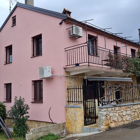 Apartment Nela Funtana Buitenkant foto