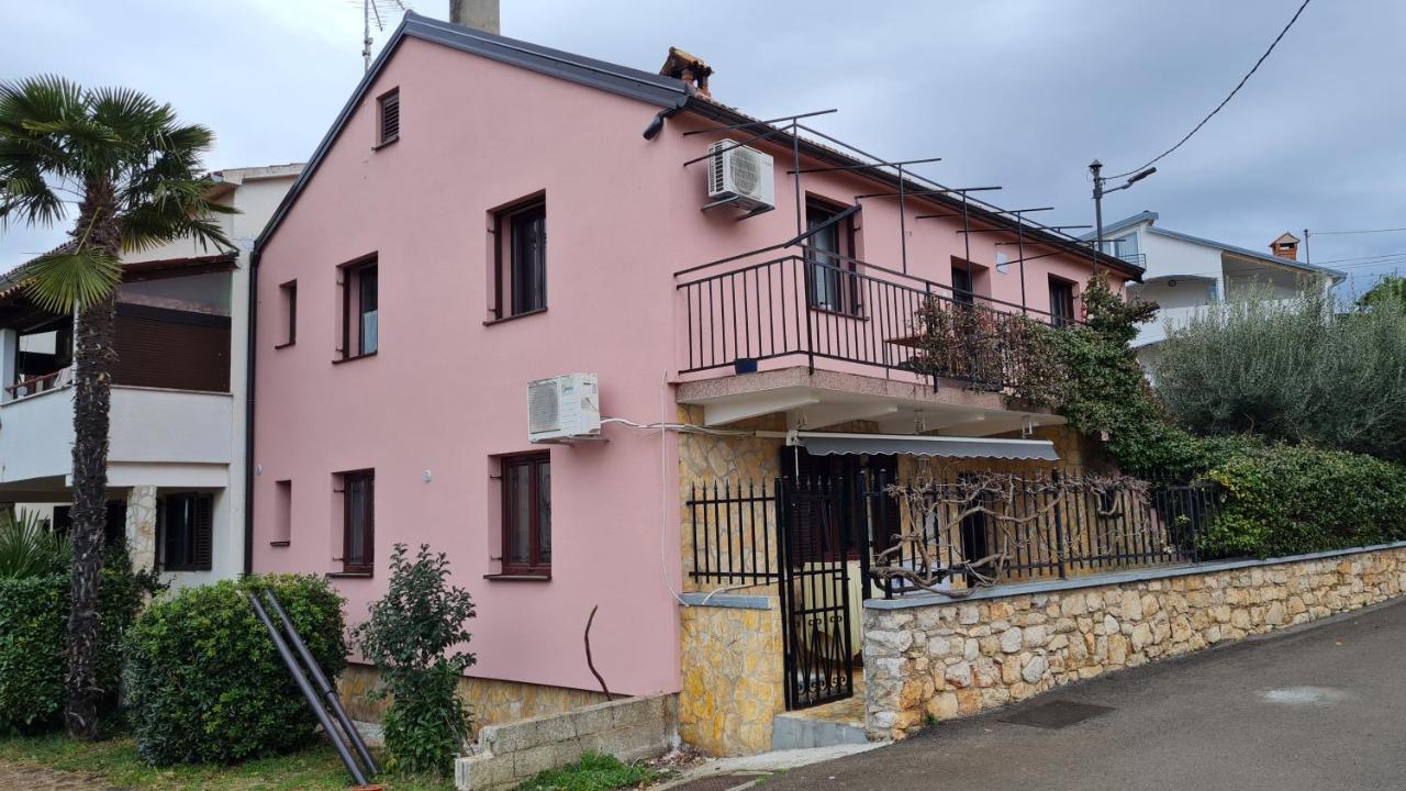 Apartment Nela Funtana Buitenkant foto