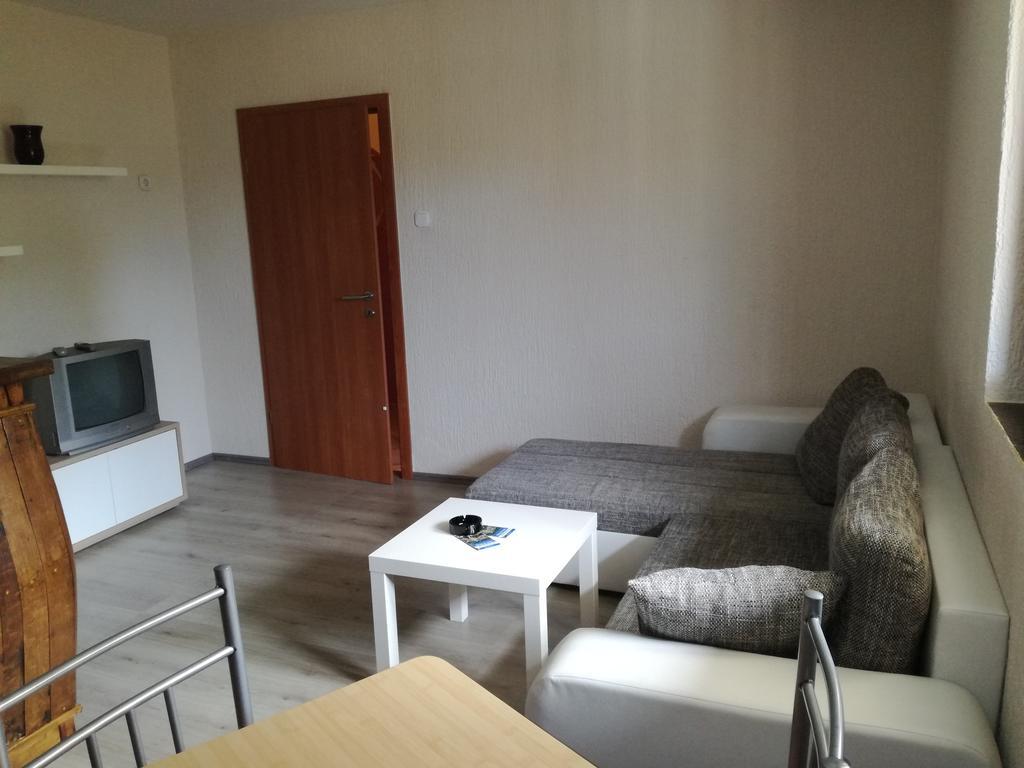 Apartment Nela Funtana Buitenkant foto